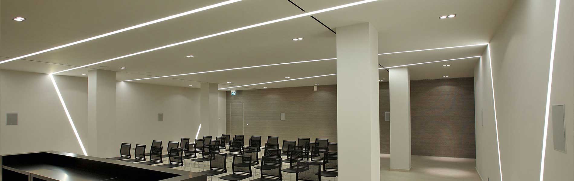 نور خطی اجرا شده در سالن کنفرانس