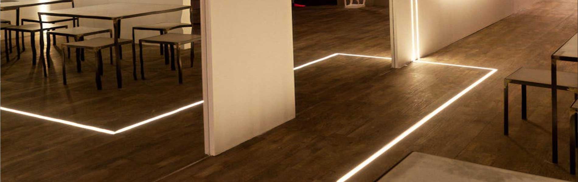 نور خطی اجرا شده بر روی کف زمین