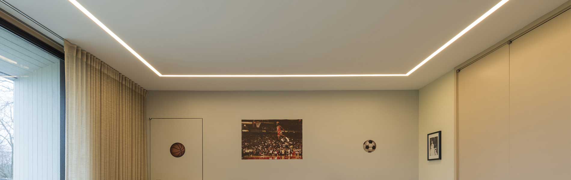 نور خطی اجرا شده در اتاق خواب